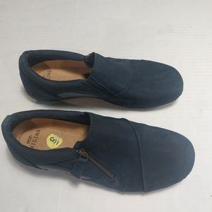 Earth Origins size 9 Women's Padma Blueberry Slip-on Leather Shoes.